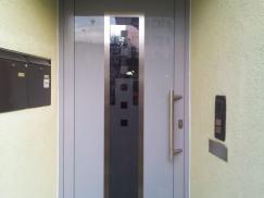 Aluminium-Haustür in grau